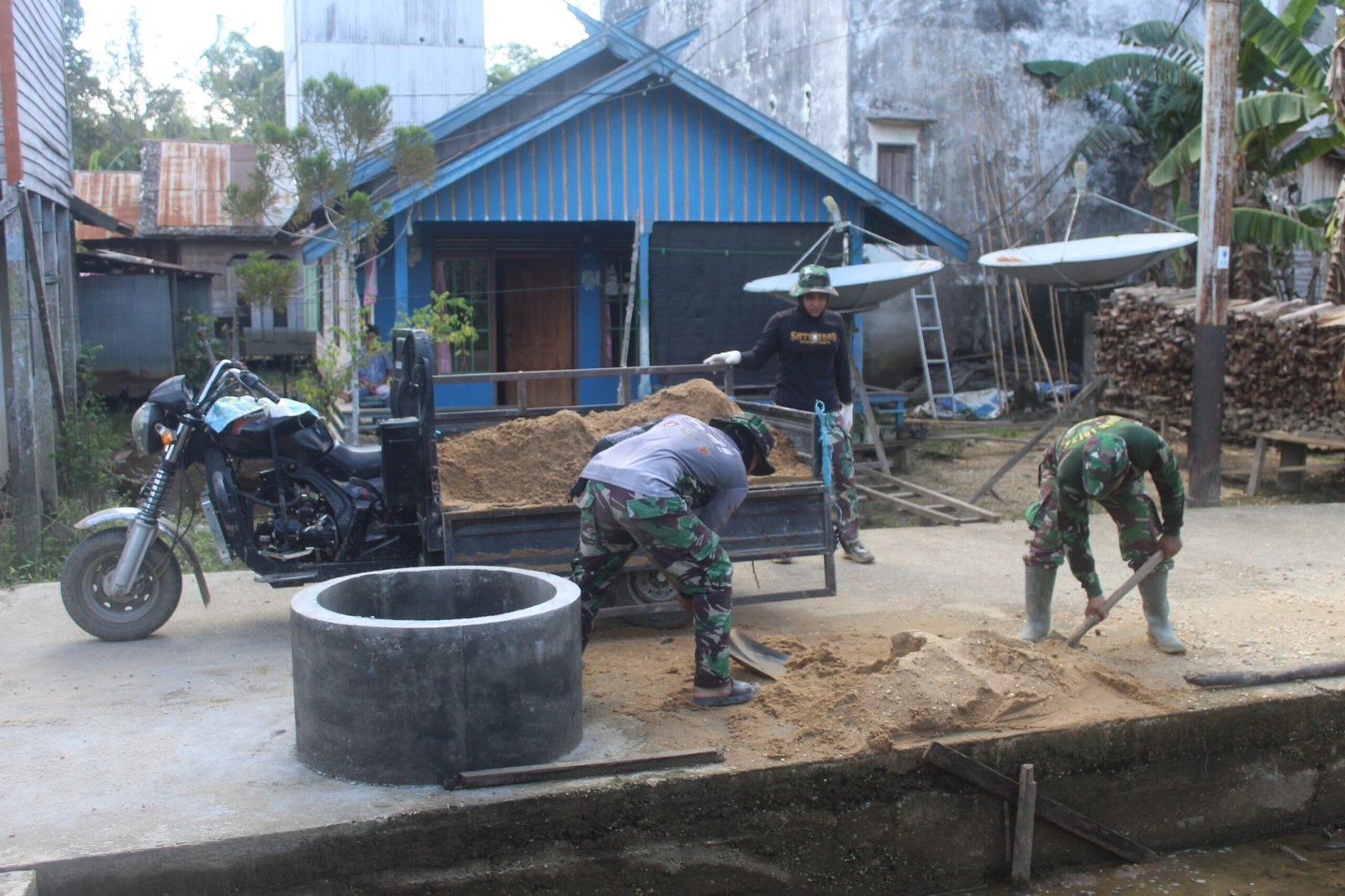 Pasir dari Tosa Dikeluarkan untuk Pembuatan Gorong-Gorong Jalan Desa Talio