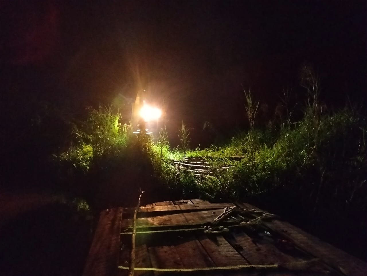 Satgas TMMD Kodim 1012/Buntok Kerja Lembur Malam Bangun Jalan Desa Talio