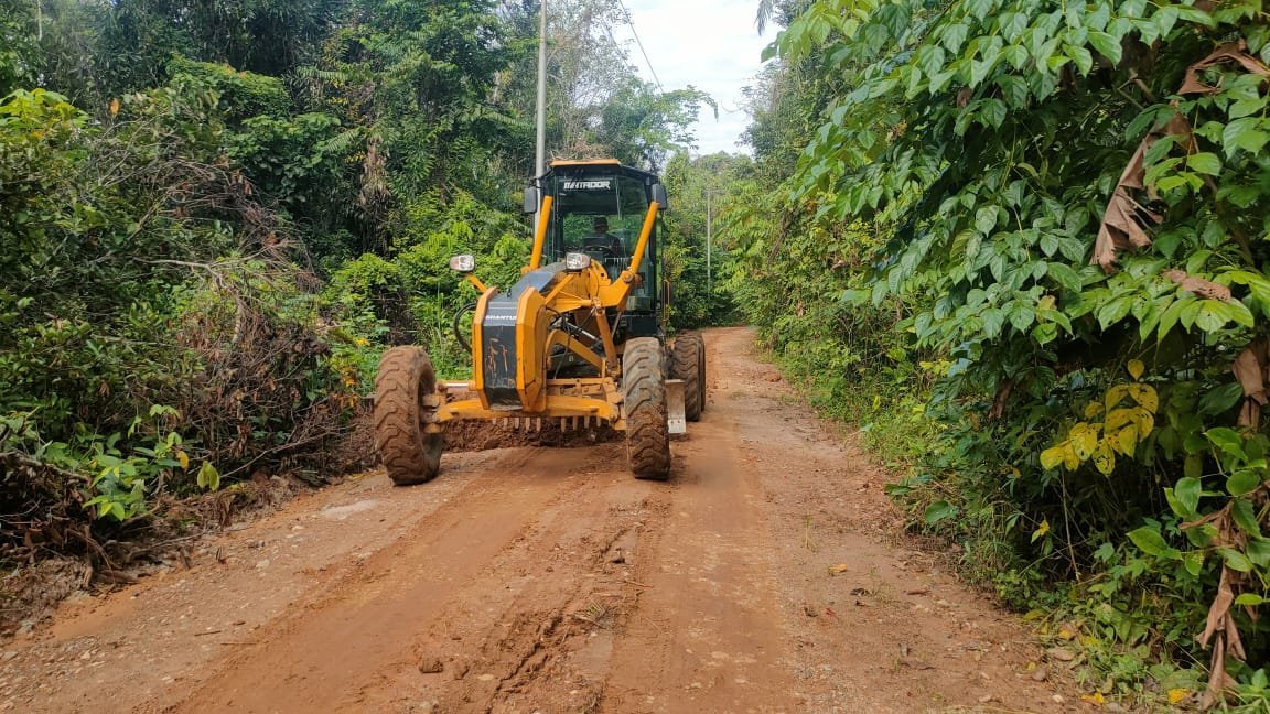 Satgas TMMD Kodim 1012/Buntok Gunakan Alat Berat untuk Pelebaran Jalan di Desa Talio