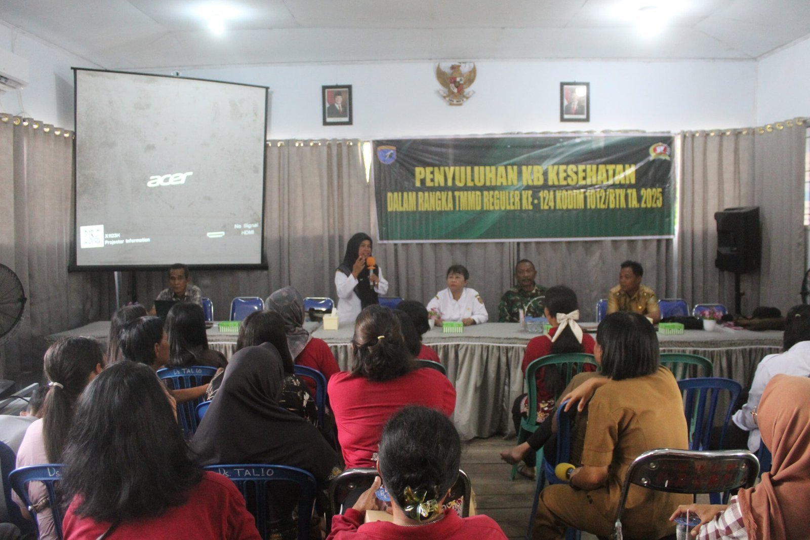 Satgas TMMD Kodim 1012/Buntok Edukasi Warga Desa Talio tentang Kesehatan Keluarga