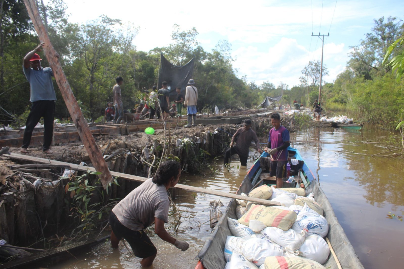 Material Jalan Dikirim ke Desa Talio, Satgas Fokus Distribusi ke Lokasi Pembangunan