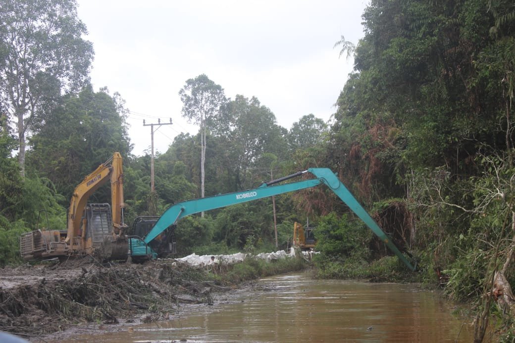 Kinerja Alat Berat Digenjot untuk Percepat Pembangunan Jalan Desa Talio