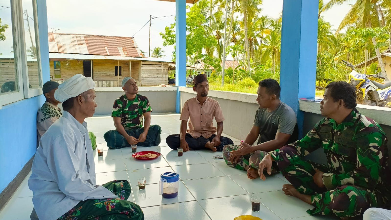 Anggota Satgas TMMD Reguler ke-124 Sosialisasikan Kegiatan Pelayanan Kesehatan Gratis dalam Rangka Penutupan TMMD