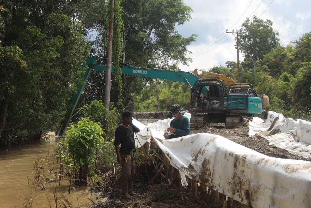 Alat Berat Terus Dikerahkan, Satgas TMMD Kebut Pengerjaan Jalan Penghubung Desa