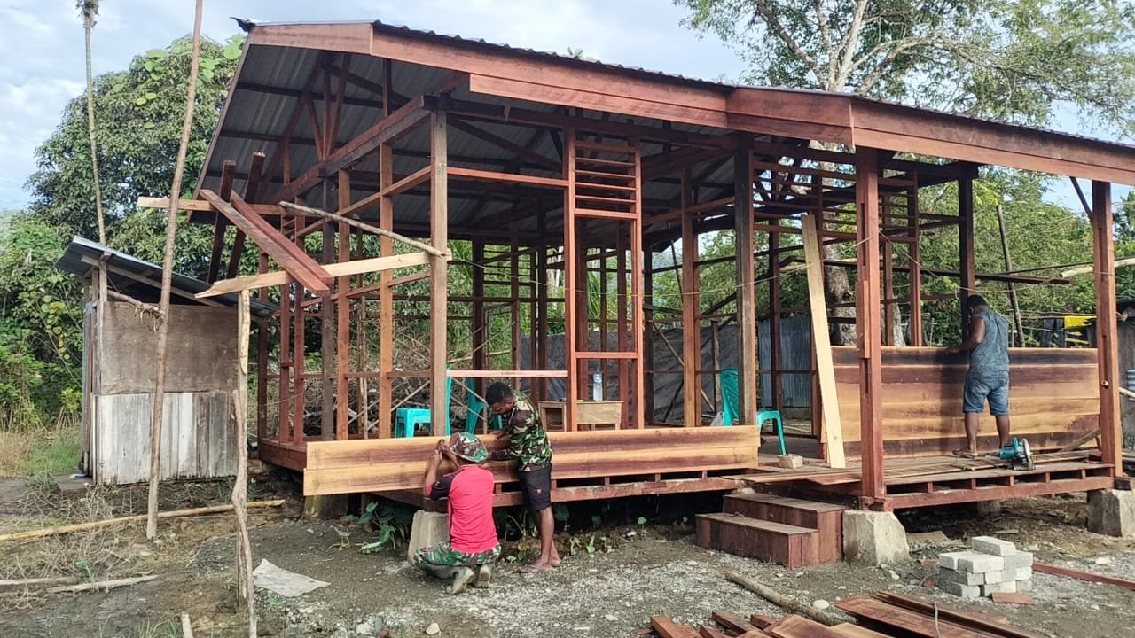 Progres Pembangunan Rumah Pastori TMMD ke-125 Kodim 1705/Nabire Capai Tahapan Awal