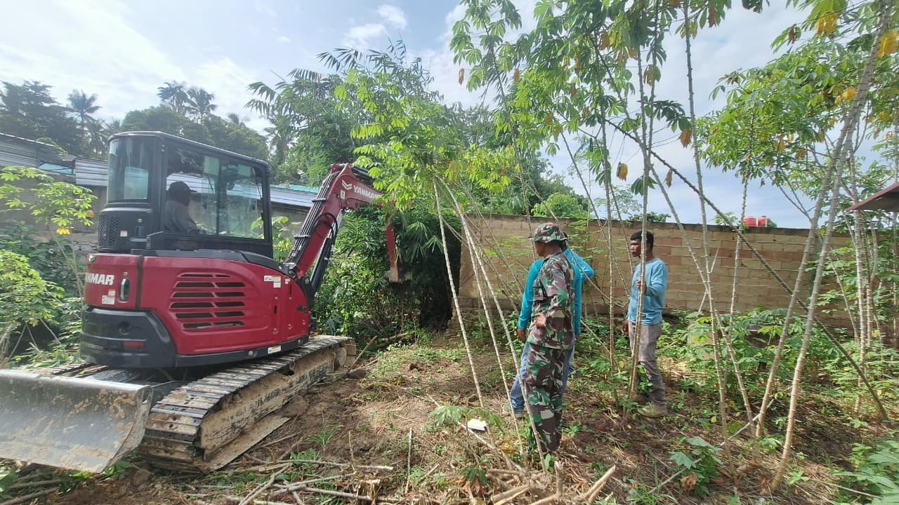 Percepat Pembangunan, Satgas TMMD Ke-127 Kerahkan Alat Berat Bangun Drainase di Anggoeya
