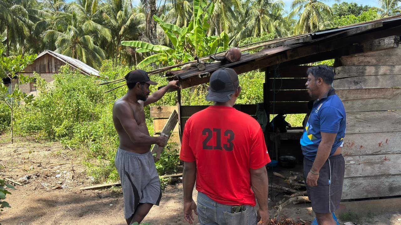 TMMD 127 Kodim 1804/Kaimana Tampilkan Momen Kebersamaan Bersama Warga Kampung Sisir, Kaimana
