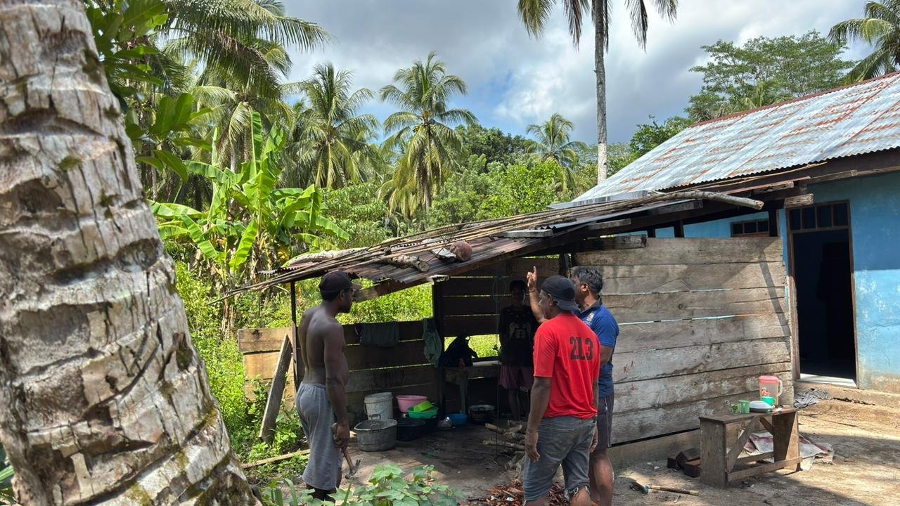 Kebersamaan TNI dan Warga Jadi Kekuatan Pembangunan Kampung Sisir 2