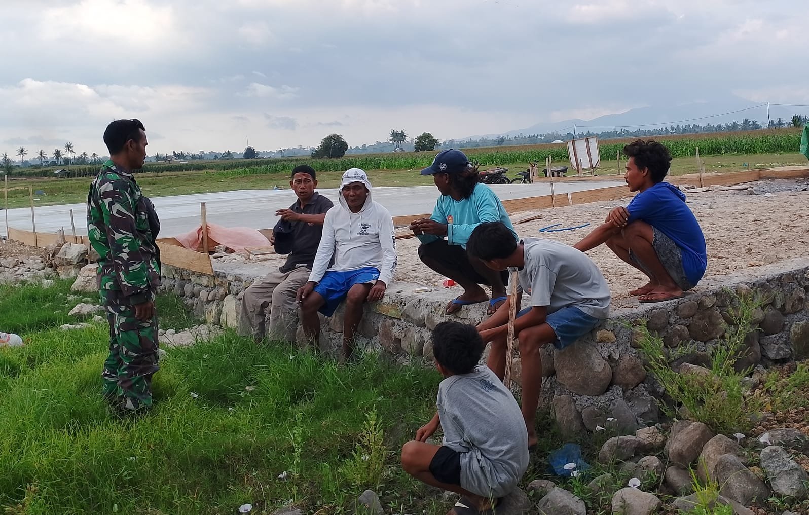 Babinsa Koramil 1614-02/Kempo Tunjukkan Komitmen untuk Desa Dorokobo