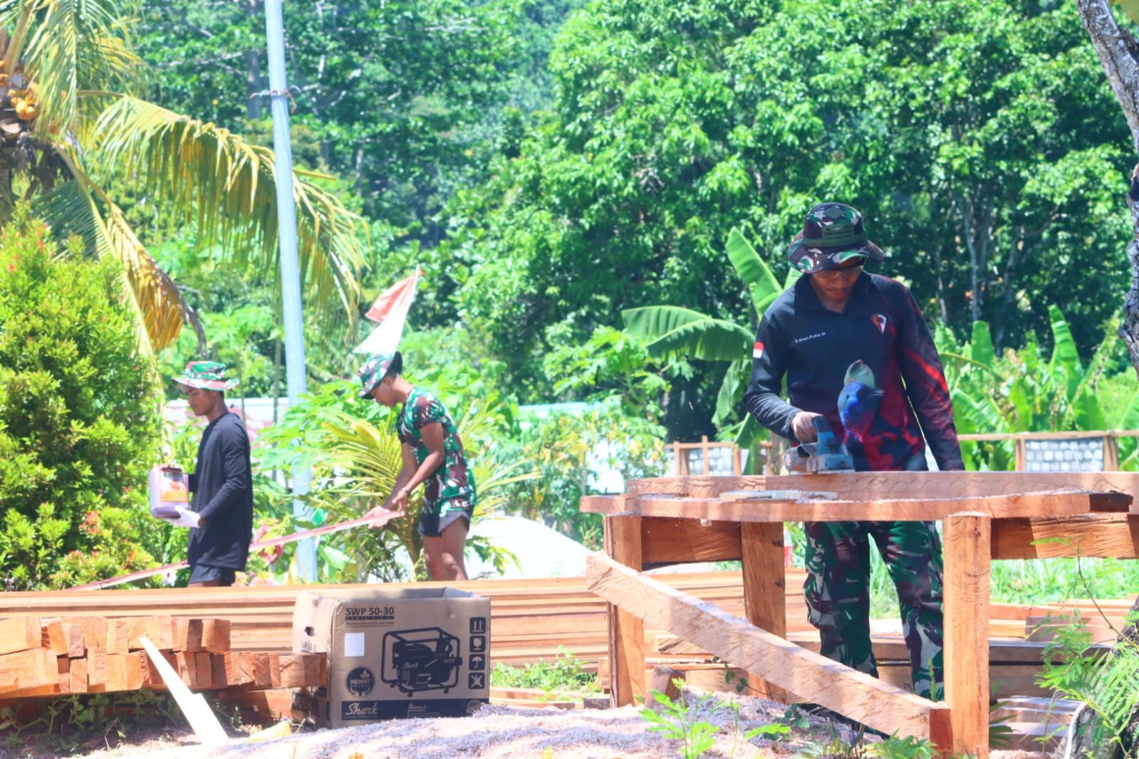 TNI dan Warga Bersinergi Kembangkan Barisan Baru Rumah Yulianus