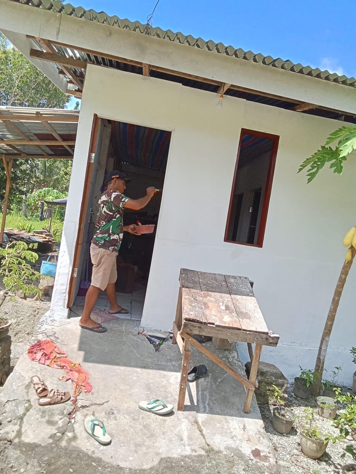 Penyelesaian Program TMMD Kodim 1306/Palu: Pengecatan Rumah Warga